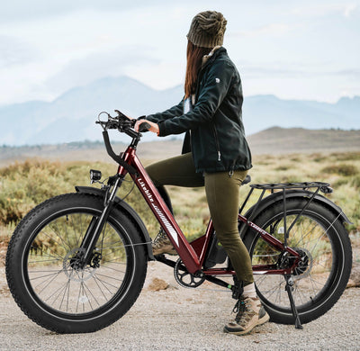 Bicicleta Elétrica Likebike Lander S com pneus largos, motor de 500W e bateria de 48V 13Ah